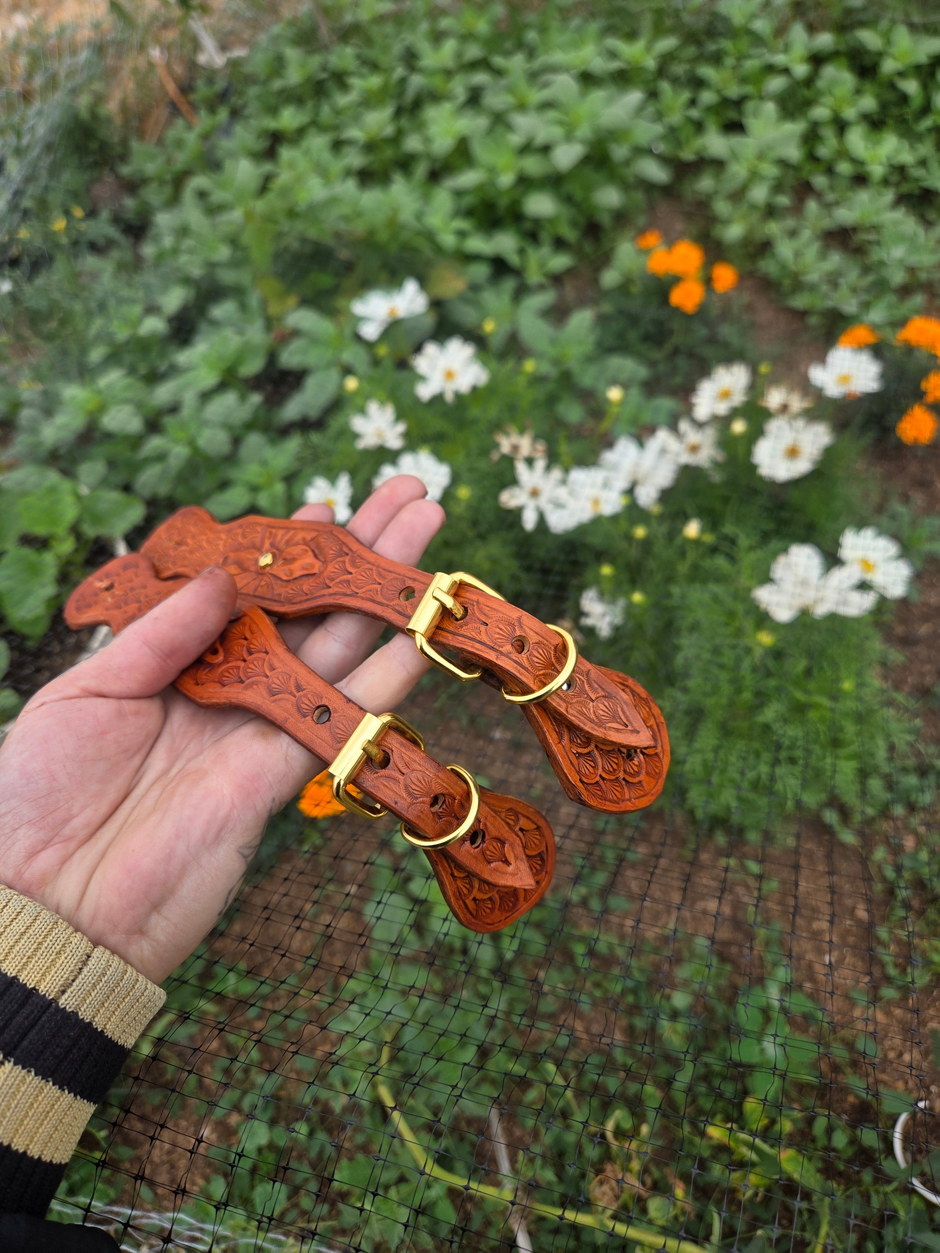 Floral spur straps